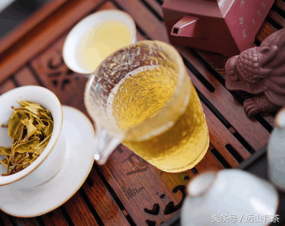 普洱茶饼上黄色白色小点点-发霉还是自然变化？如何鉴别？