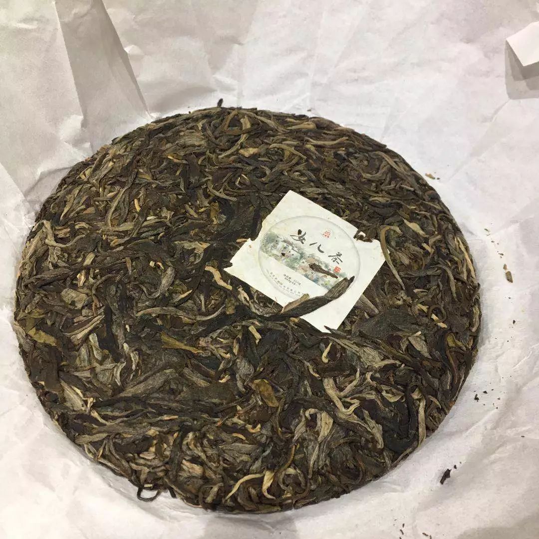 新探究普洱茶生茶薄片组合：一款     古树之精华的纯正品质