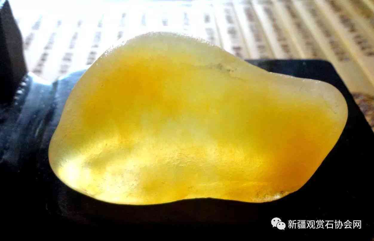 天然金丝玉原石： 稀有大块宝石展示与收藏