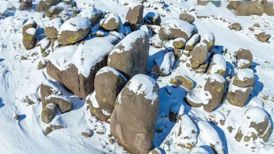 新疆金丝玉里的雪翠是啥？探索神秘的自然宝藏