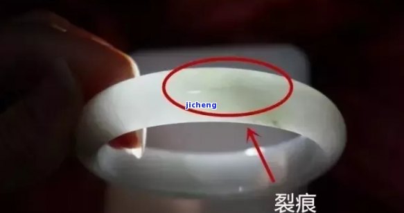 玉镯内侧有裂痕怎么办：小妙招处理，多裂纹是否影响佩戴？