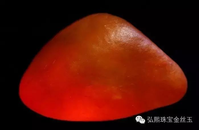 金丝红玉的植物特性、价值与功效：一种珍贵的自然宝石