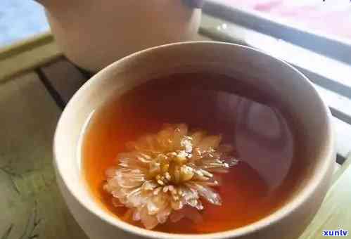 菊花与普洱茶的独特韵味融合：一份新的茶饮体验