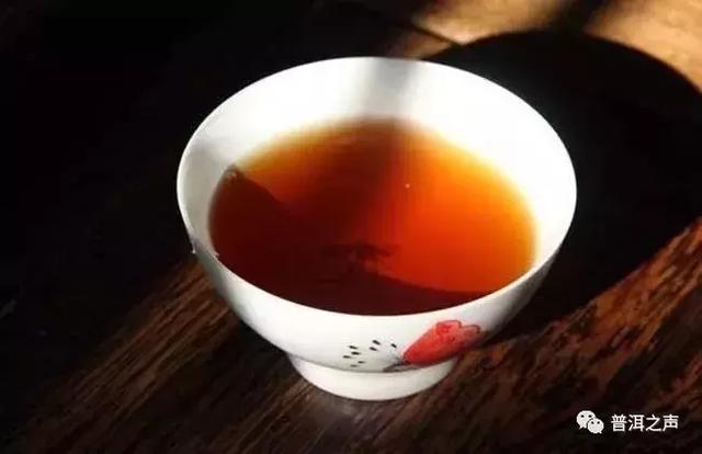 熟普洱茶十年了还能喝吗：为什么陈年普洱茶可饮用性存在争议