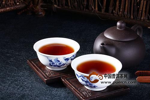 熟普洱茶十年了还能喝吗：为什么陈年普洱茶可饮用性存在争议