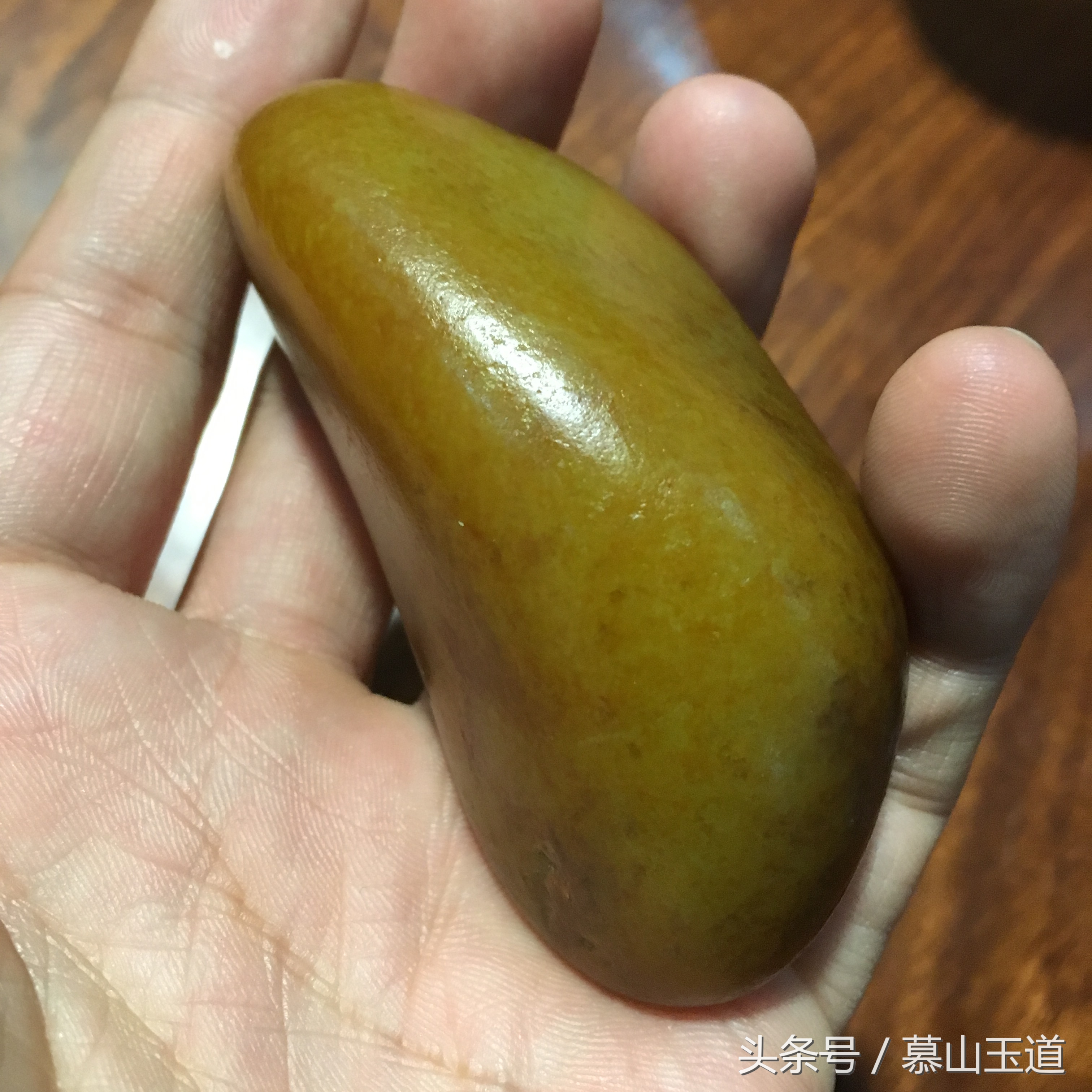 新探究和田玉籽料皮子的特性及其价值，你真的了解吗？