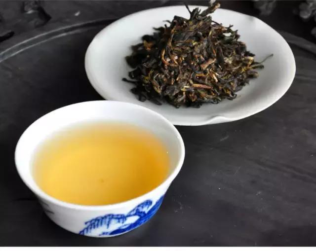 如何在短时间内品鉴并掌握普洱茶的香气？