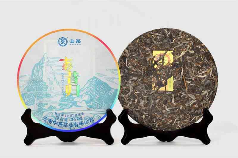 一年的普洱茶饼价格：生茶和熟茶市场解析