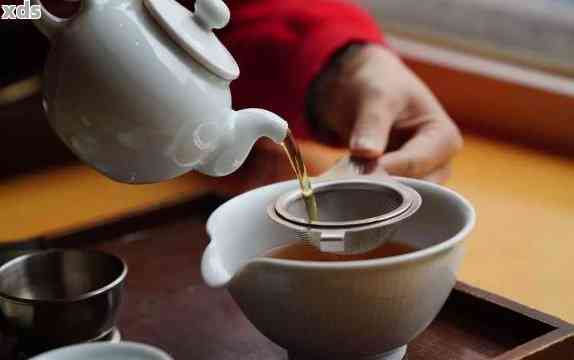 普洱茶泡法：使用茶壶还是茶碗更合适？