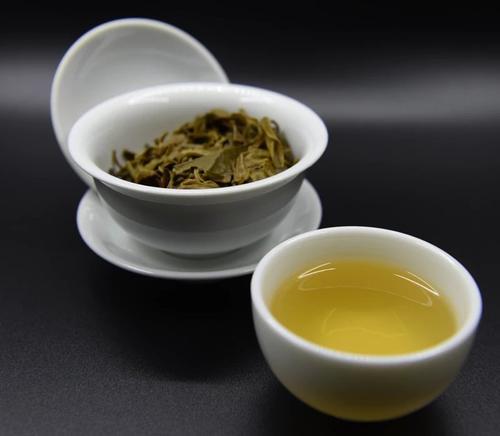 新 7578班章普洱老曼峨茶叶饼——纯正古树茶香，浓口感的精选之作