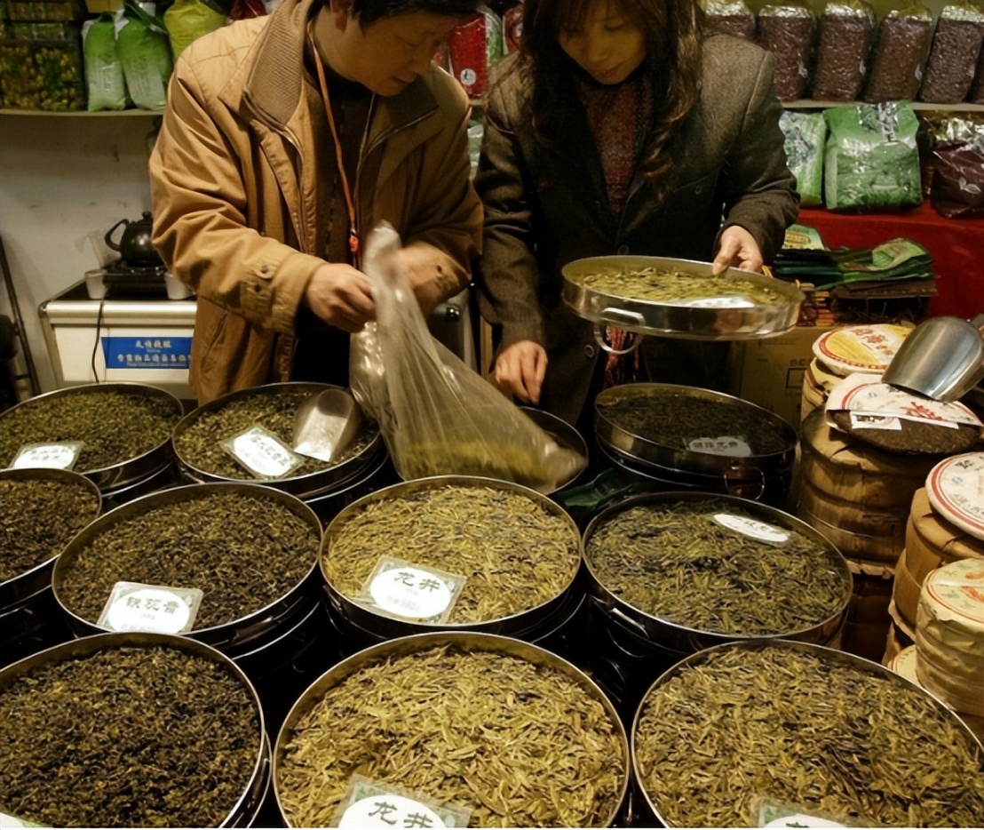 普洱茶价格解析：一克茶叶的价格是多少？探究普洱茶市场行情与影响因素