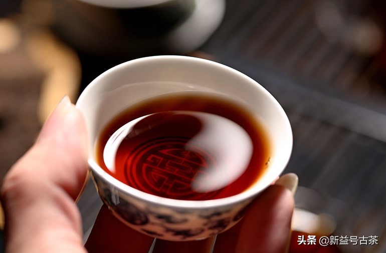 如何正确打开和泡制普洱茶茶块：一份全面指南