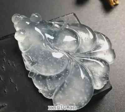 玻璃种水晶制品中是否可能含有棉絮？解答及影响因素分析