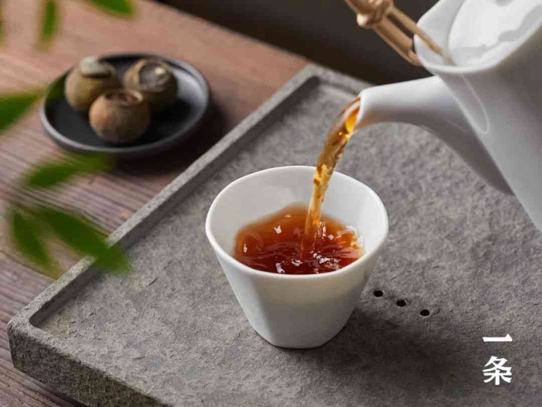 女生每日饮茶量：五瓶青柑普洱茶是否适宜？