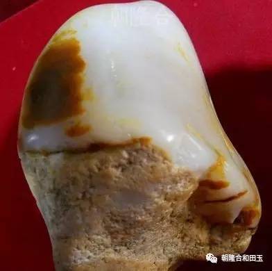 和田玉俄料籽料的僵皮现象及其价值分析，了解这一特性对和田玉价格的影响