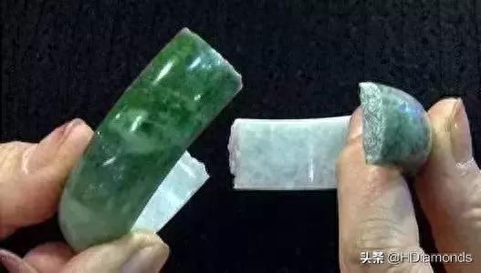 十多年的玉饰品是否可以摘下？如何正确操作以避免损坏？