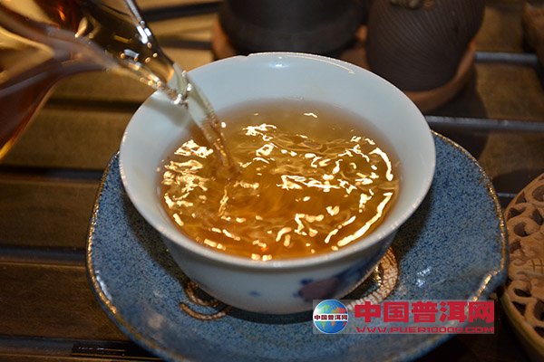 为你烹饪一杯时光沉淀的古树普洱茶