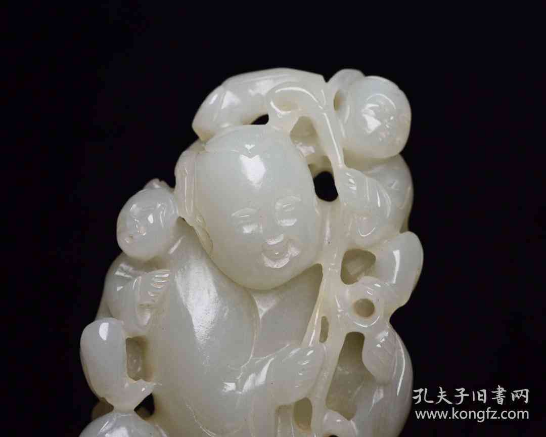 新清代珍贵如意童子挂件，和田玉雕琢的艺术品，展现传统文化魅力。