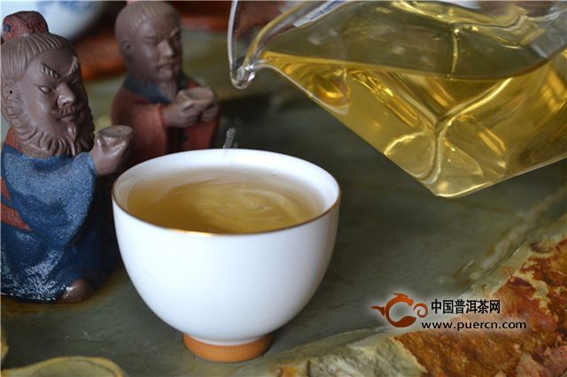 掌握茶王树普洱茶冲泡的艺术，让你的茶更加醇厚香甜