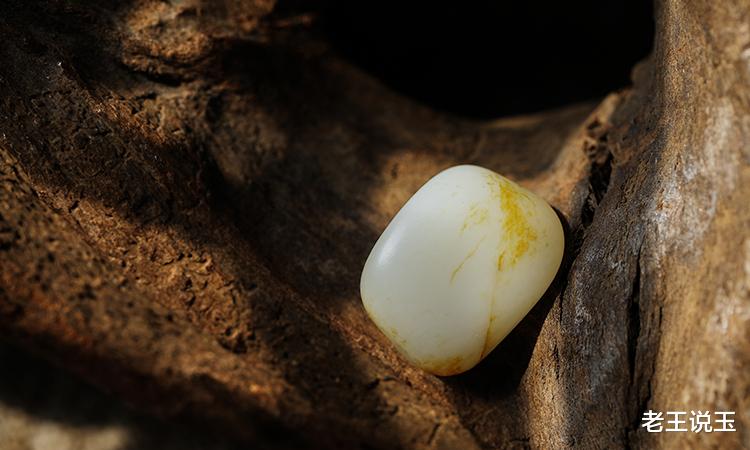 和田玉越盘越油吗？探究籽料润泽及变黄原因