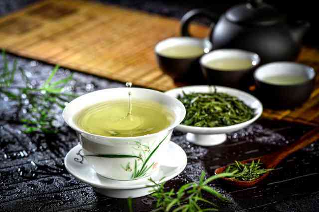 冰岛普洱茶生茶：是绿茶还是其他类型的茶叶？解答疑惑并比较各种因素