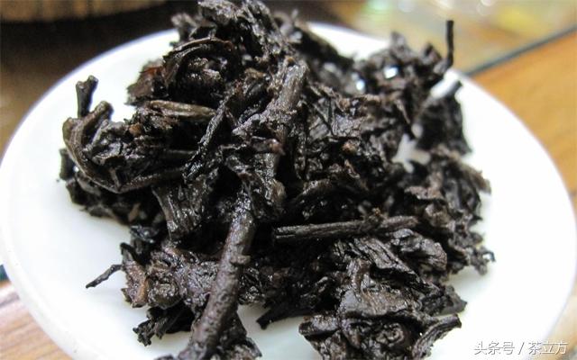 全面解决普洱茶冲泡后清洗茶渍问题：从水质、器具到方法一应俱全