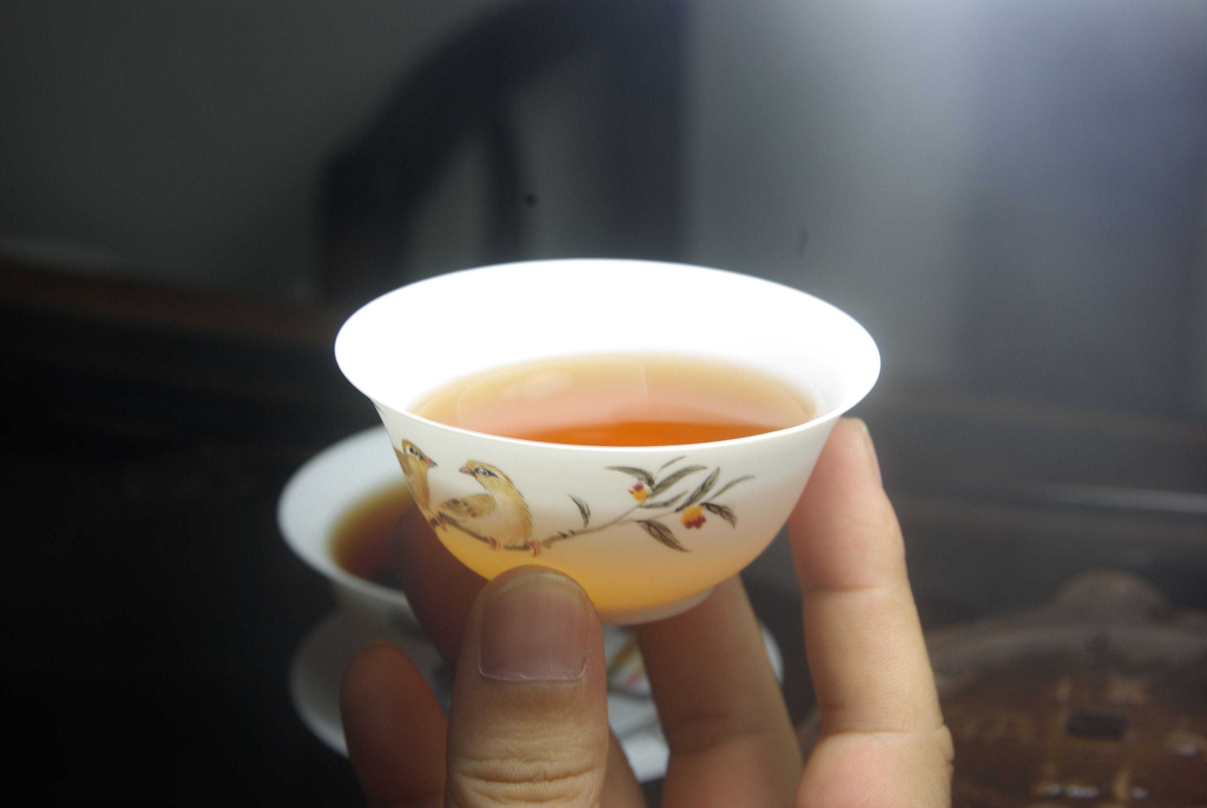 尿频尿急喝茶有效吗？_草药茶、乌龙茶、花草茶等饮品对缓解症状有帮助吗？