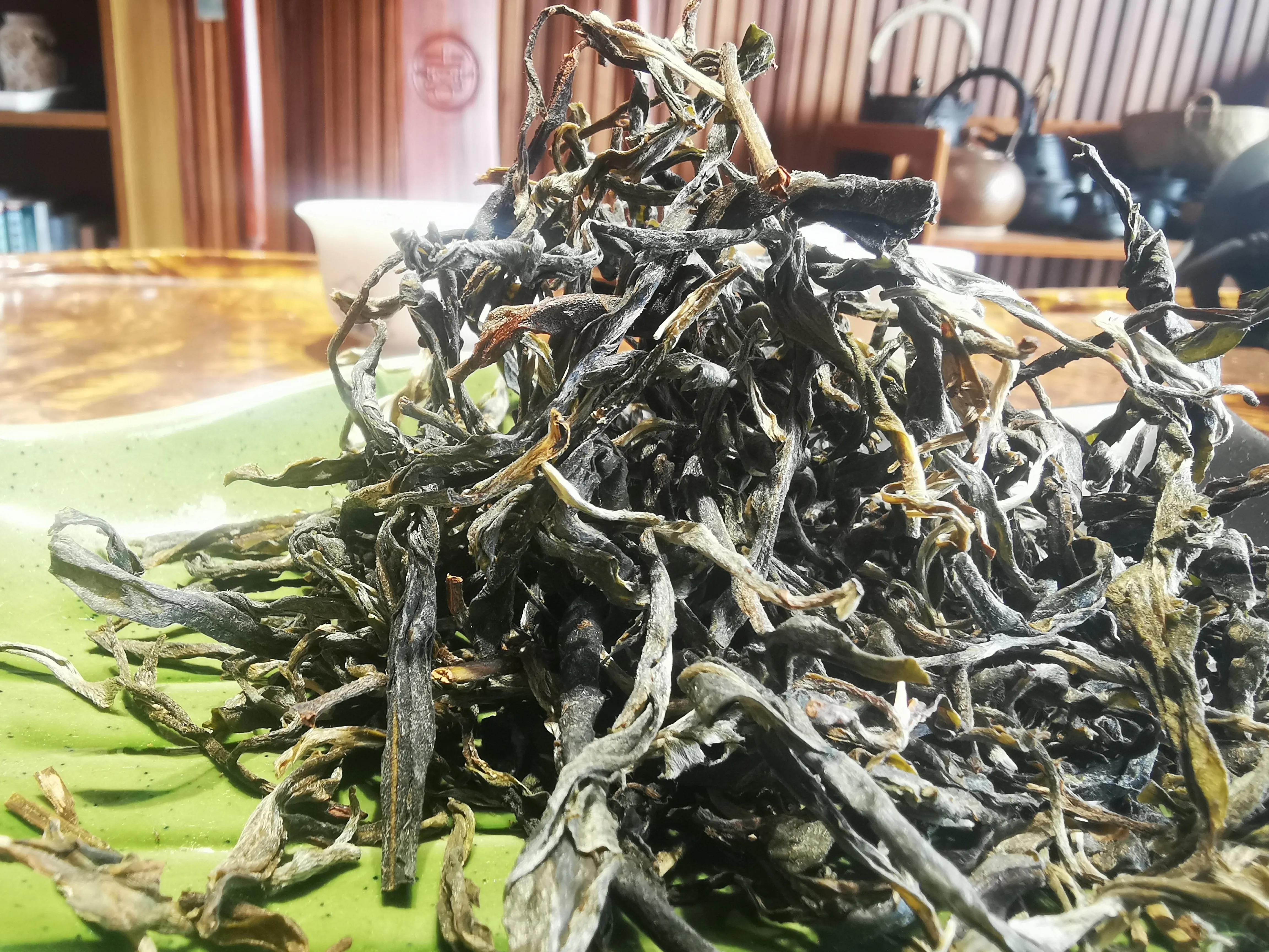 普洱茶拼配中的神秘茶叶种类解析：它们是如何成为经典组合的？