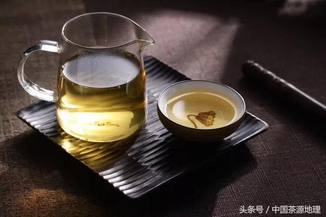 '门红茶和普洱茶哪个更好： 品味区别与个人喜好'