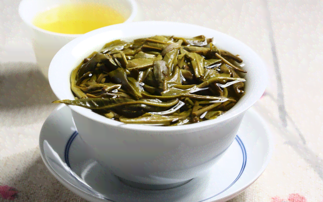 品香园普洱茶：生茶与熟茶的口感对比，如何选择更适合自己口味的茶叶？