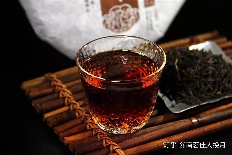 普洱茶对眼睛健的影响：变亮正常吗？如何正确饮用以达到效果？