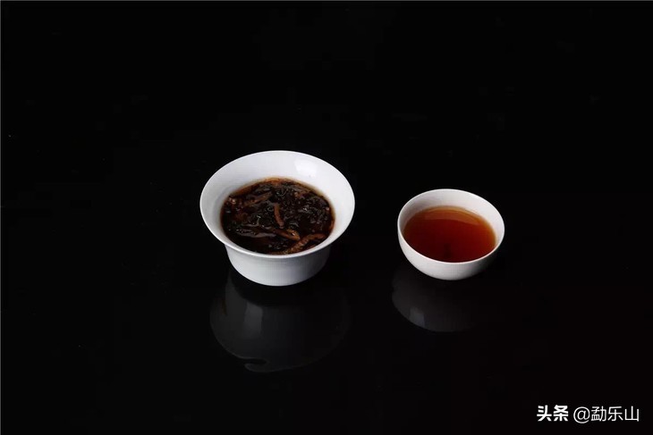 陈皮普洱茶搭配：单独饮用还是与普洱茶混合更佳？