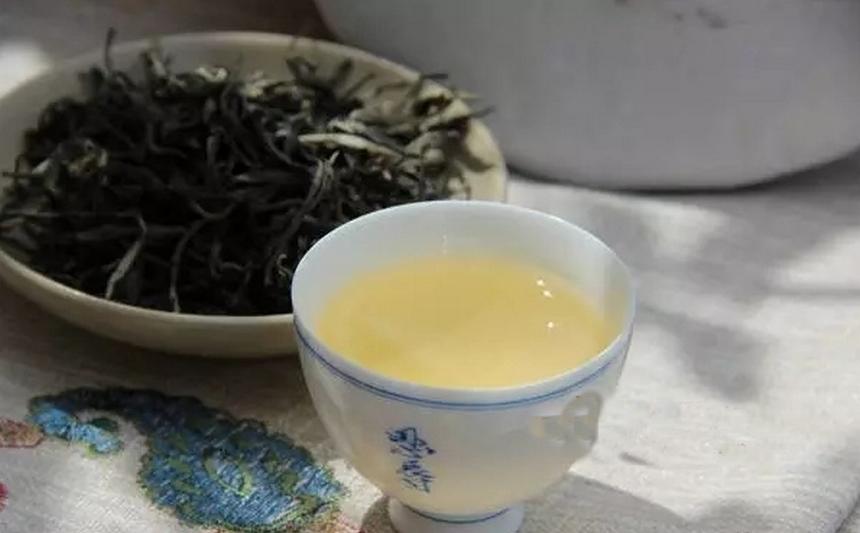 喝完普洱茶后喉咙有异物感和多咽口水的原因及解决方法