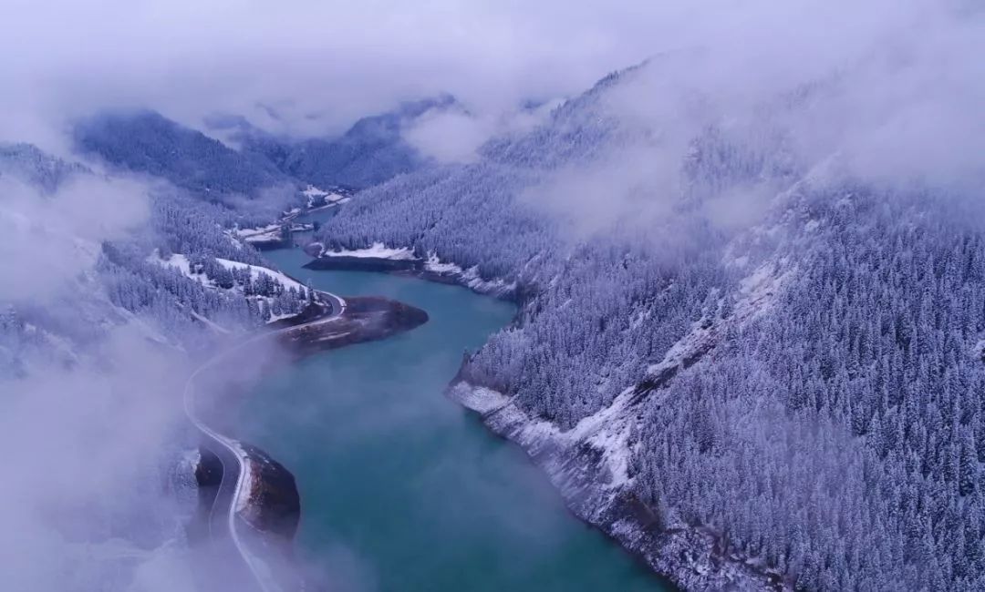 天山翠与冰翠：两种独特景观的比较分析及其游览指南