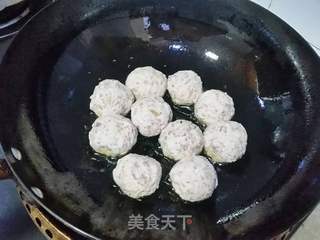 白玉丸子： 一种传统美食的深入探索与理解，带你了解其历史和制作工艺