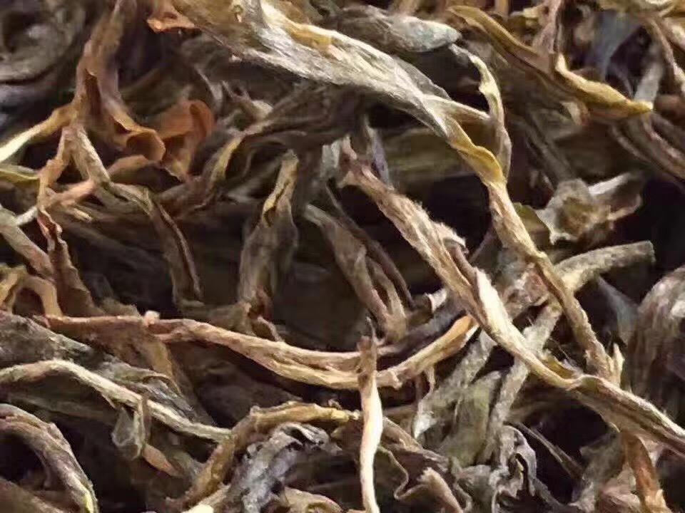 探索普洱茶饼的独特风味：如何轻松撬开与品鉴？