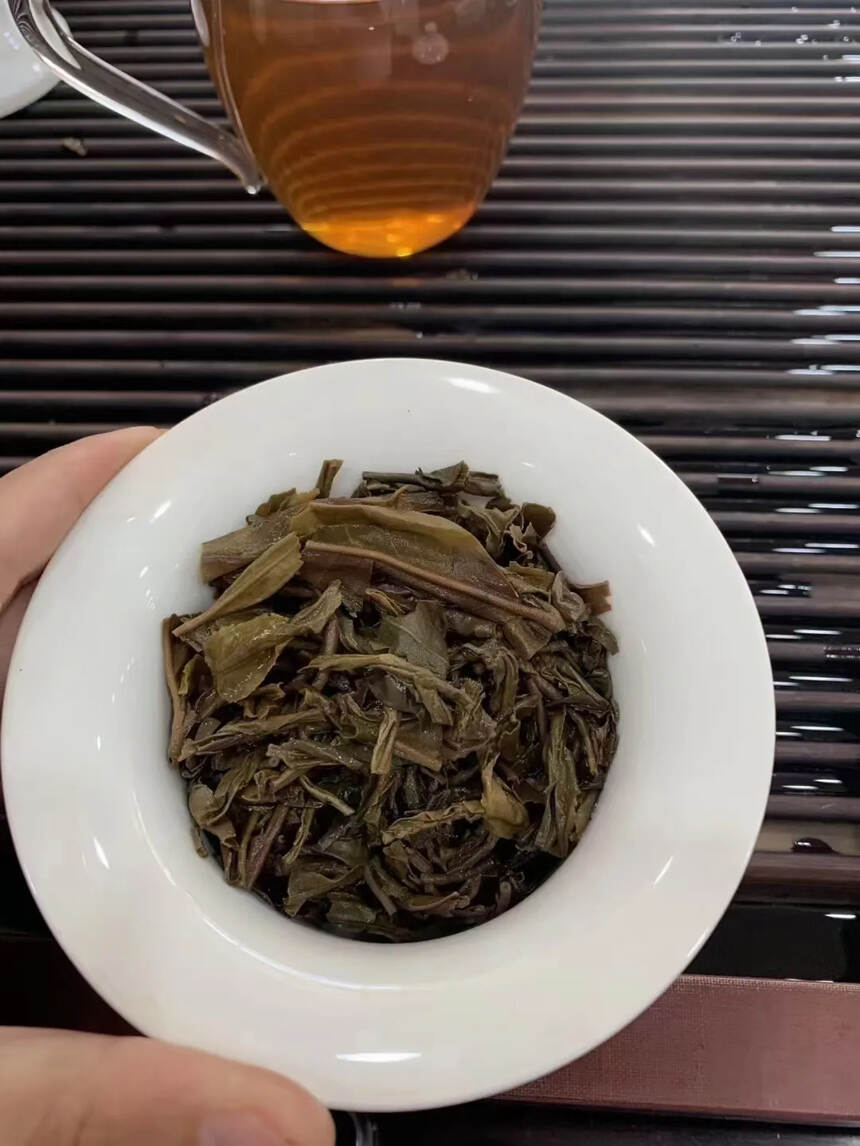 2005年泰绿色版生茶：古树茶韵，纯正香气，细腻口感的品鉴之旅