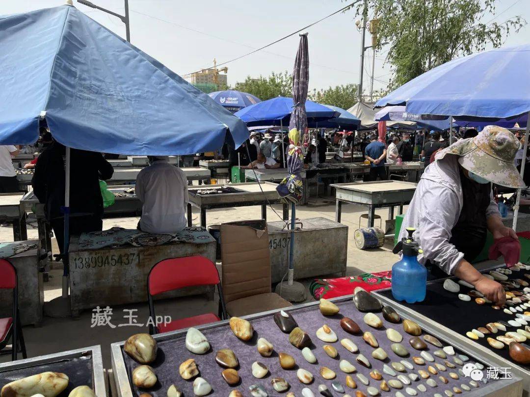 新疆和田玉籽料市场价格波动分析 | 巴扎交易特点探讨 | 投资收藏策略建议