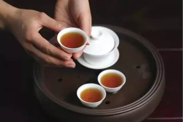 '拉肚子可以喝普洱茶：熟茶、生茶及注意事项'