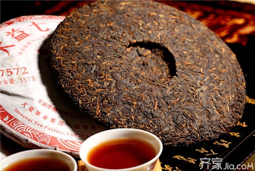 乌金普洱茶的分类与特点：属于大叶种晒青茶的精品茶叶