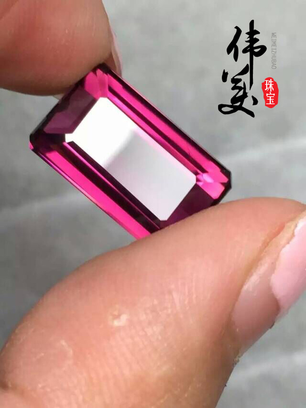 托玛琳和玉石哪个更好