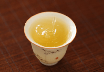 冰岛普洱茶干茶闻起来很甜