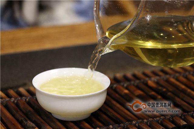 新如何有效去除普洱茶顶上的泡沫？解答你的疑问