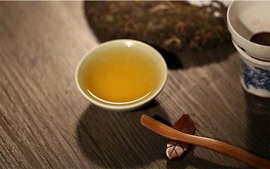 女性尿道刺痛时可以喝普洱茶吗？还可以吃什么食物？