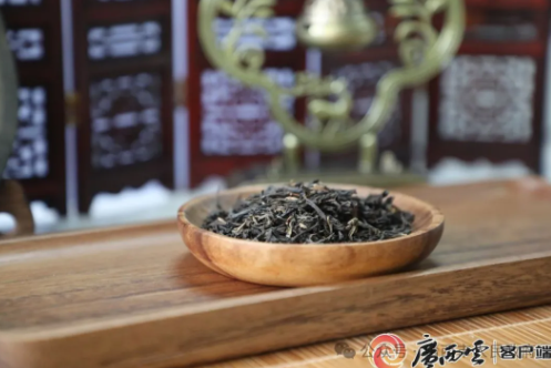 茶香四溢，红茶世界：一生红茶业的传奇之旅