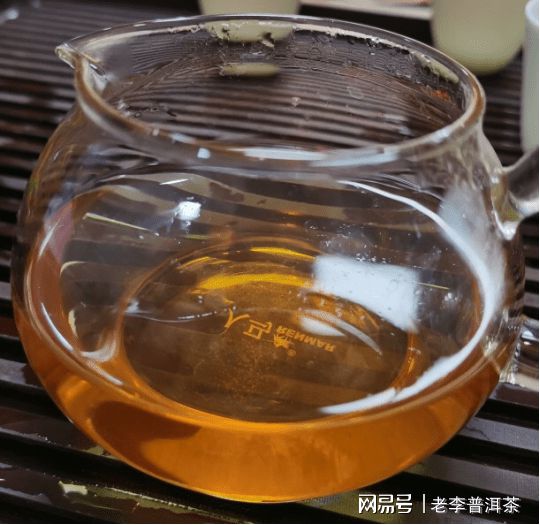 新普洱茶冲泡后出现浑浊现象，这是正常吗？如何解决这个问题？