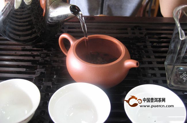 泡普洱茶的必备餐具：全面解析常见杯具、壶具与盘具，让你轻松选对器具