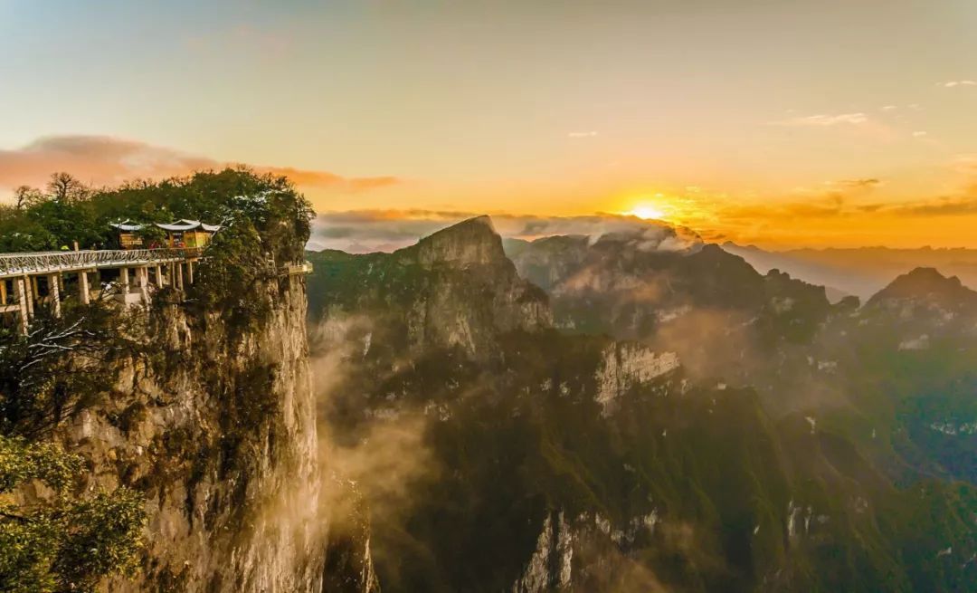 云南迪庆：探索神秘藏区，欣壮观自然风光的必游景点