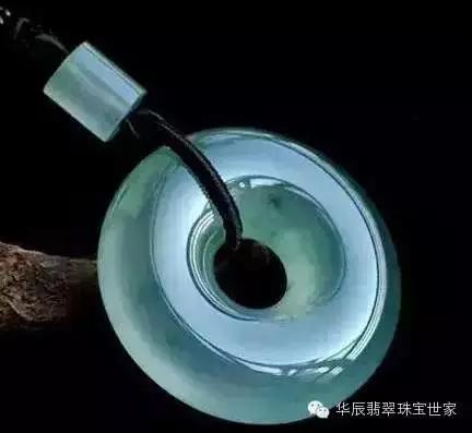 翡翠与蓝钢：一种独特的自然与工业结合之美