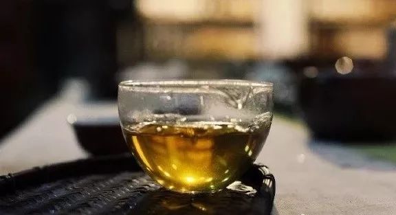 云南文山普洱茶品种一览：从古树红茶到金芽白茶的全方位解析